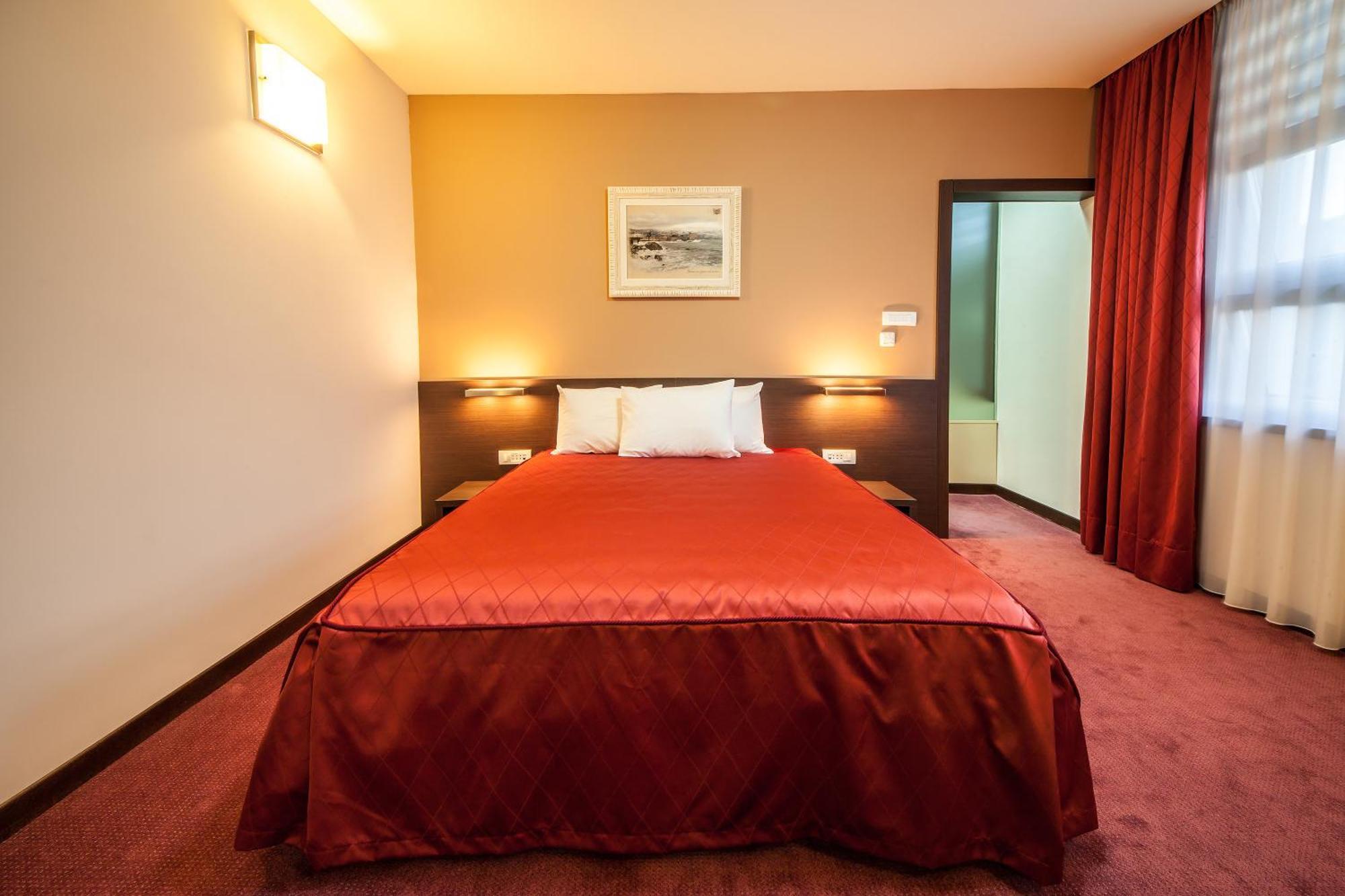 Hotel Terminus Подгориця Екстер'єр фото