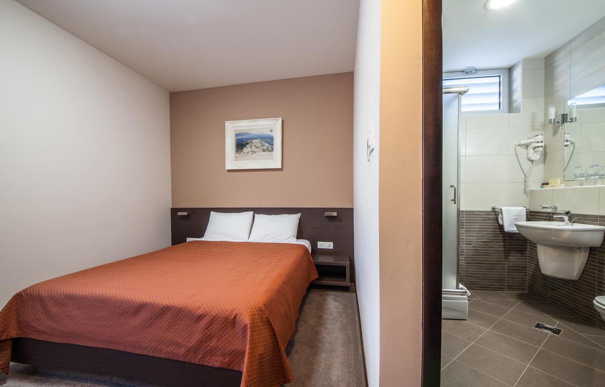 Hotel Terminus Подгориця Екстер'єр фото